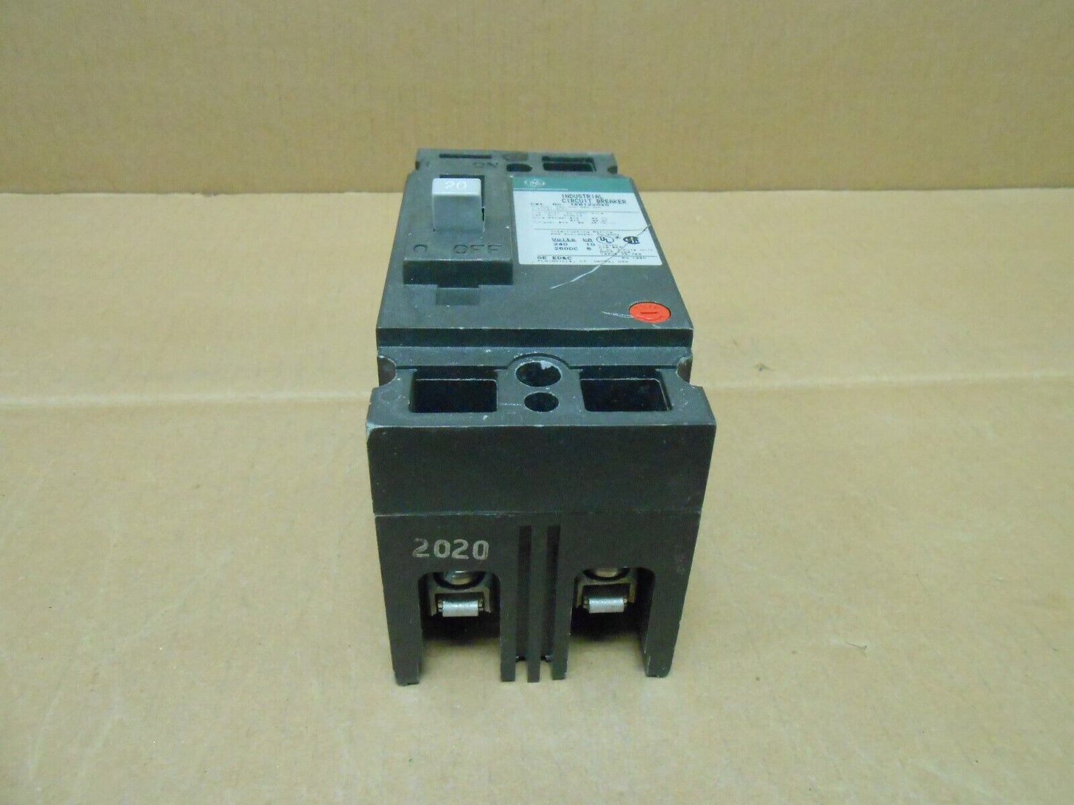 TEB122020 - GE - Molded Case Circuit Breaker